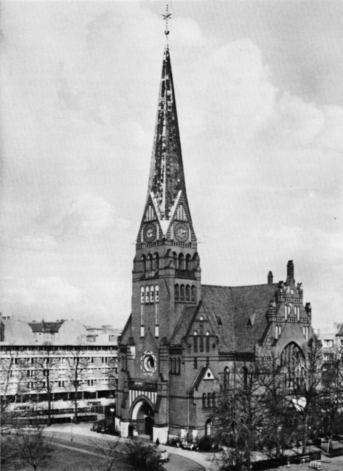 Trinitatiskirche Außenansicht Südwest 1988